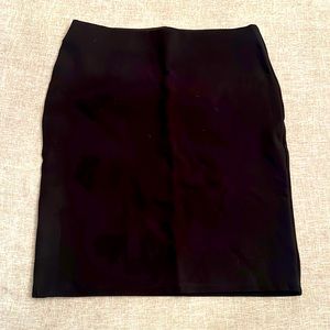 Stretchy black skirt